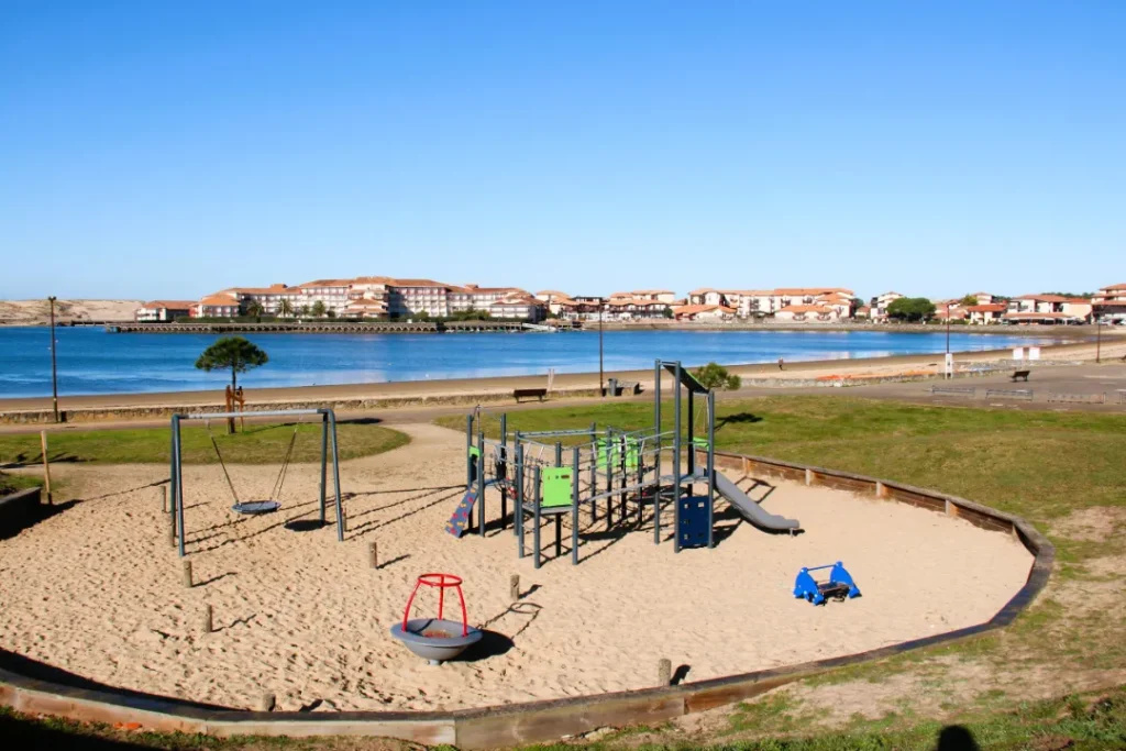 jeux-enfants-lac L'aire de jeux pour enfants du lac marin de Port d'Albret