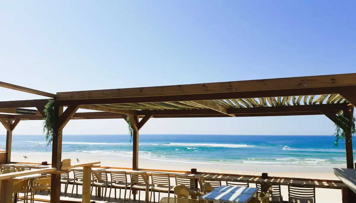 vieux-boucau-restaurant Restaurant à Vieux-Boucau les Bains avec vue sur la plage de l'océan Atlantique dans les Landes